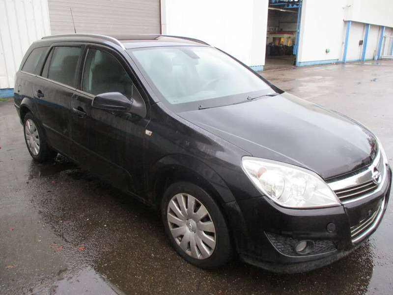 Opel Astra 1.7 CDTI , NOT RUNNING , Navi , Airco , lederen bekleding - Henkilöauto: kuva Opel Astra 1.7 CDTI , NOT RUNNING , Navi , Airco , lederen bekleding - Henkilöauto Opel Astra 1.7 CDTI , NOT RUNNING , Navi , Airco , lederen bekleding - Henkilöauto: kuva Opel Astra 1.7 CDTI , NOT RUNNING , Navi , Airco , lederen bekleding - Henkilöauto