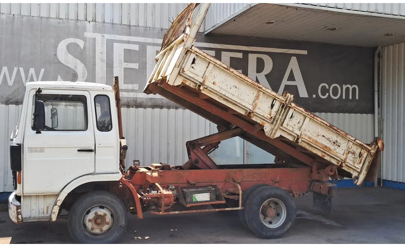 Renault Midliner S 130 , 6 Cylinder , 3 Way Tipper , Spring suspensiom - Kippiauto kuorma-auto: kuva Renault Midliner S 130 , 6 Cylinder , 3 Way Tipper , Spring suspensiom - Kippiauto kuorma-auto Renault Midliner S 130 , 6 Cylinder , 3 Way Tipper , Spring suspensiom - Kippiauto kuorma-auto: kuva Renault Midliner S 130 , 6 Cylinder , 3 Way Tipper , Spring suspensiom - Kippiauto kuorma-auto