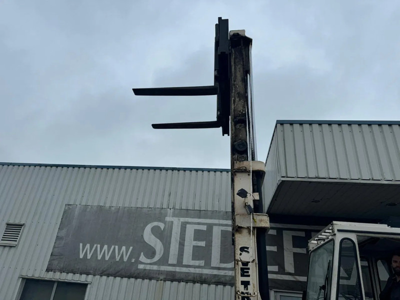 Dieseltrukki Svetruck 860-28 Pneumatic Tire Forklift: kuva Dieseltrukki Svetruck 860-28 Pneumatic Tire Forklift