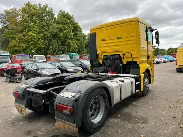 MAN TGA 18-390 , Manual Gearbox , Airco , PTO , Tipper hydraulics - Vetopöytäauto: kuva MAN TGA 18-390 , Manual Gearbox , Airco , PTO , Tipper hydraulics - Vetopöytäauto MAN TGA 18-390 , Manual Gearbox , Airco , PTO , Tipper hydraulics - Vetopöytäauto: kuva MAN TGA 18-390 , Manual Gearbox , Airco , PTO , Tipper hydraulics - Vetopöytäauto