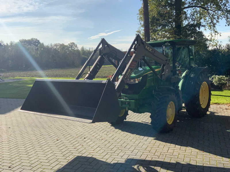 Traktori John Deere 5090G: kuva Traktori John Deere 5090G