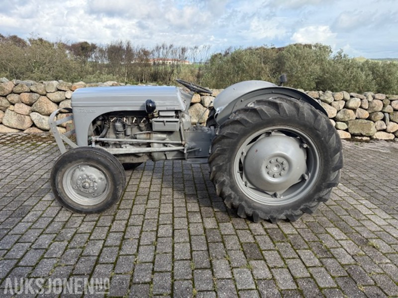 1960 Massey Ferguson Gråtass - Traktori: kuva 1960 Massey Ferguson Gråtass - Traktori 1960 Massey Ferguson Gråtass - Traktori: kuva 1960 Massey Ferguson Gråtass - Traktori