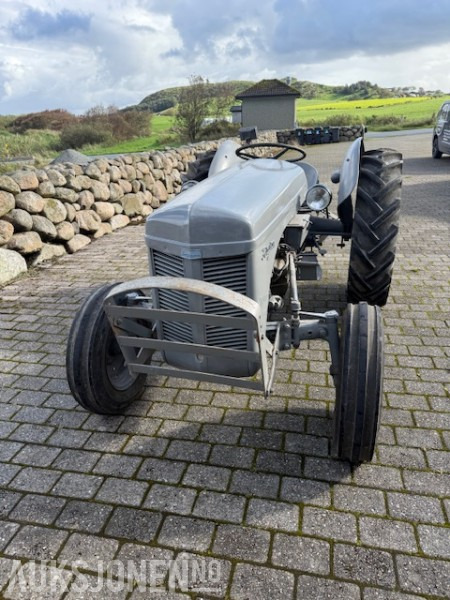 1960 Massey Ferguson Gråtass - Traktori: kuva 1960 Massey Ferguson Gråtass - Traktori 1960 Massey Ferguson Gråtass - Traktori: kuva 1960 Massey Ferguson Gråtass - Traktori