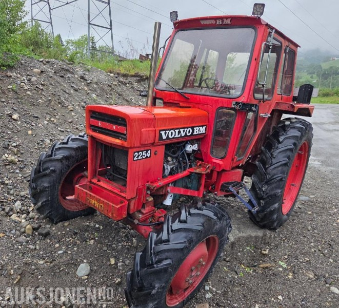 1980 Volvo 2254 - Traktori: kuva  1980 Volvo 2254 - Traktori 1980 Volvo 2254 - Traktori: kuva  1980 Volvo 2254 - Traktori