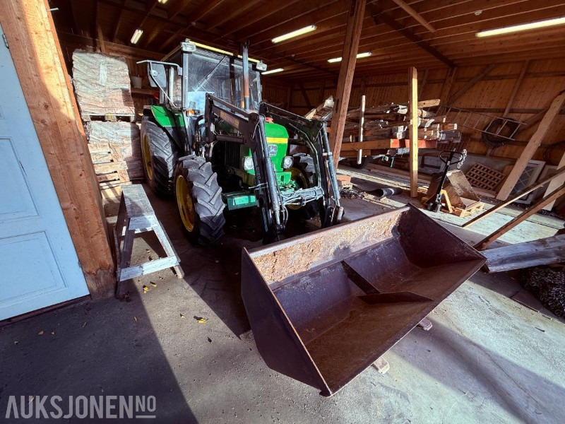 1984 John Deere 1140 4576 timer m/ Pallegafler, Grusskuffe, Snøskuffe, Kjetting - Traktori: kuva 1984 John Deere 1140 4576 timer m/ Pallegafler, Grusskuffe, Snøskuffe, Kjetting - Traktori 1984 John Deere 1140 4576 timer m/ Pallegafler, Grusskuffe, Snøskuffe, Kjetting - Traktori: kuva 1984 John Deere 1140 4576 timer m/ Pallegafler, Grusskuffe, Snøskuffe, Kjetting - Traktori