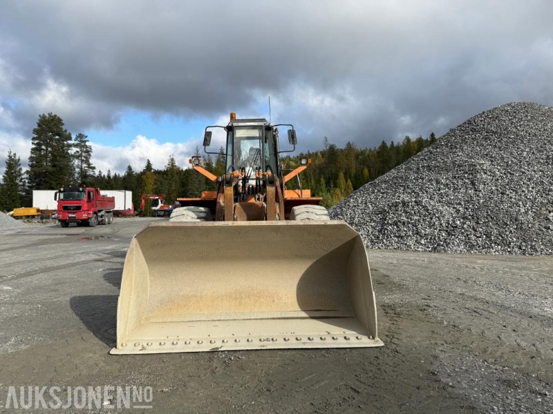 1995 Fiat-Hitachi FR 220.2 - Pyöräkuormaaja: kuva 1995 Fiat-Hitachi FR 220.2 - Pyöräkuormaaja 1995 Fiat-Hitachi FR 220.2 - Pyöräkuormaaja: kuva 1995 Fiat-Hitachi FR 220.2 - Pyöräkuormaaja