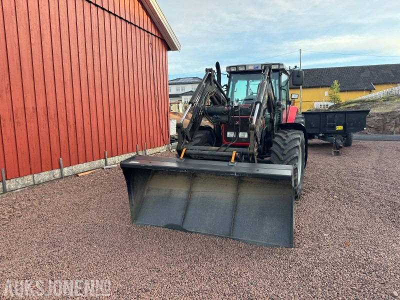 2000 Massey Ferguson 6265 Traktor med Frotlaster og skjær - Traktori: kuva 2000 Massey Ferguson 6265 Traktor med Frotlaster og skjær - Traktori 2000 Massey Ferguson 6265 Traktor med Frotlaster og skjær - Traktori: kuva 2000 Massey Ferguson 6265 Traktor med Frotlaster og skjær - Traktori