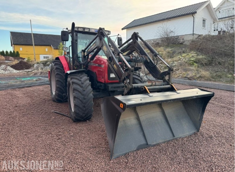 2000 Massey Ferguson 6265 Traktor med Frotlaster og skjær - Traktori: kuva 2000 Massey Ferguson 6265 Traktor med Frotlaster og skjær - Traktori 2000 Massey Ferguson 6265 Traktor med Frotlaster og skjær - Traktori: kuva 2000 Massey Ferguson 6265 Traktor med Frotlaster og skjær - Traktori