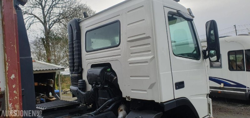 2000 Volvo FM-12 MED KASSE OG MASKINFLAK - Koukkulava kuorma-auto: kuva  2000 Volvo FM-12 MED KASSE OG MASKINFLAK - Koukkulava kuorma-auto 2000 Volvo FM-12 MED KASSE OG MASKINFLAK - Koukkulava kuorma-auto: kuva  2000 Volvo FM-12 MED KASSE OG MASKINFLAK - Koukkulava kuorma-auto