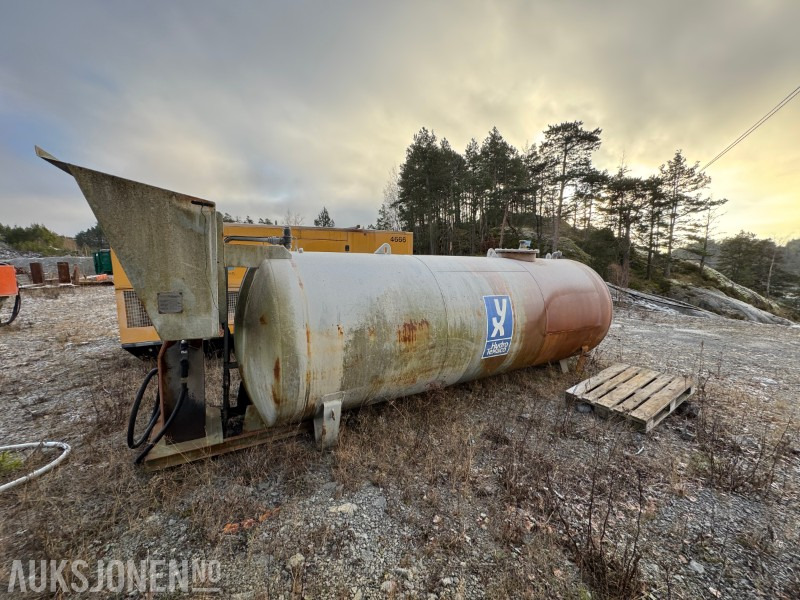 2002 Dieseltank med pumpe - Rakennustarvikkeet: kuva 2002 Dieseltank med pumpe - Rakennustarvikkeet 2002 Dieseltank med pumpe - Rakennustarvikkeet: kuva 2002 Dieseltank med pumpe - Rakennustarvikkeet