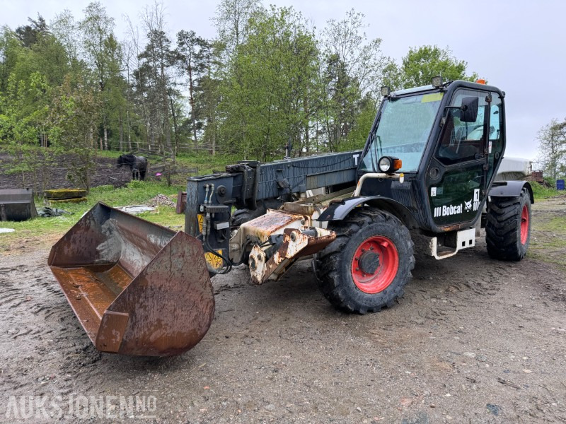 2005 Bobcat T35120SL Teleskoptruck / Teleskoplaster - 4x4x4 - avvatringssylinder - Støttelabber - Hydraulisk redskapslås - Jibb - Skuffe - 2 stk pallegafler - Kurottaja: kuva 2005 Bobcat T35120SL Teleskoptruck / Teleskoplaster - 4x4x4 - avvatringssylinder - Støttelabber - Hydraulisk redskapslås - Jibb - Skuffe - 2 stk pallegafler - Kurottaja 2005 Bobcat T35120SL Teleskoptruck / Teleskoplaster - 4x4x4 - avvatringssylinder - Støttelabber - Hydraulisk redskapslås - Jibb - Skuffe - 2 stk pallegafler - Kurottaja: kuva 2005 Bobcat T35120SL Teleskoptruck / Teleskoplaster - 4x4x4 - avvatringssylinder - Støttelabber - Hydraulisk redskapslås - Jibb - Skuffe - 2 stk pallegafler - Kurottaja