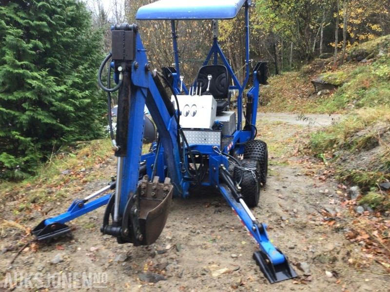 2008 Graver med justerbar trykkventil for styrke eller fintfølse - MVA-fri - Minikuormaaja: kuva  2008 Graver med justerbar trykkventil for styrke eller fintfølse - MVA-fri - Minikuormaaja 2008 Graver med justerbar trykkventil for styrke eller fintfølse - MVA-fri - Minikuormaaja: kuva  2008 Graver med justerbar trykkventil for styrke eller fintfølse - MVA-fri - Minikuormaaja