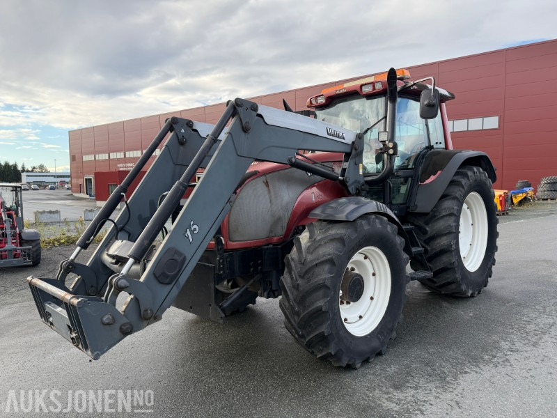 2008 Valtra T-180 Traktor med frontlaster / 1362 timer - Traktori: kuva 2008 Valtra T-180 Traktor med frontlaster / 1362 timer - Traktori 2008 Valtra T-180 Traktor med frontlaster / 1362 timer - Traktori: kuva 2008 Valtra T-180 Traktor med frontlaster / 1362 timer - Traktori