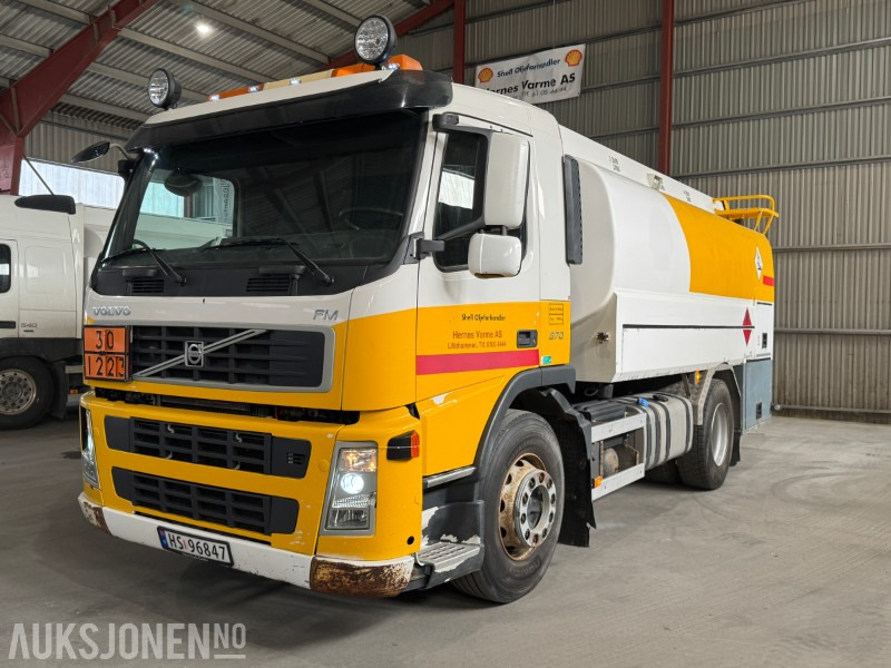 2010 Volvo FM 370 tankbil med 12000 liters tank - Säiliöauto: kuva 2010 Volvo FM 370 tankbil med 12000 liters tank - Säiliöauto 2010 Volvo FM 370 tankbil med 12000 liters tank - Säiliöauto: kuva 2010 Volvo FM 370 tankbil med 12000 liters tank - Säiliöauto