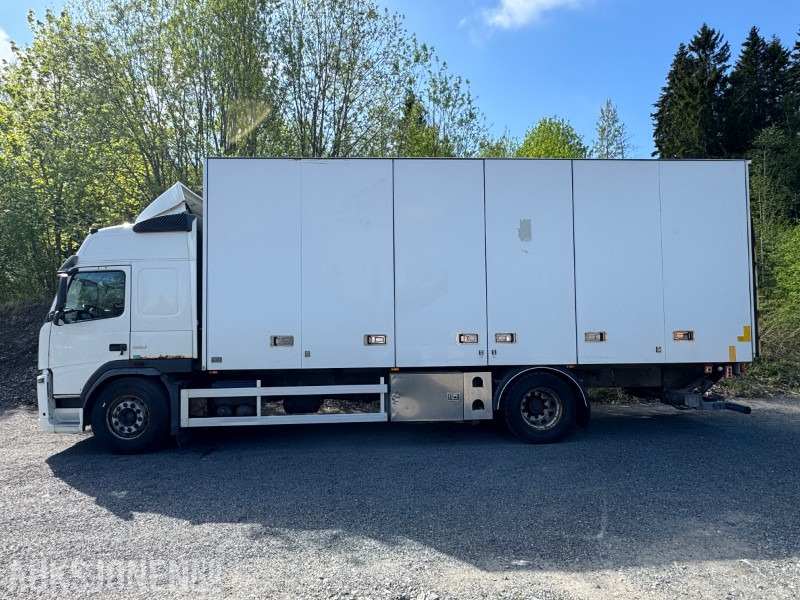 2011 Volvo FM-330 skapbil med full sideåpning og løftelem - Umpikori kuorma-auto: kuva 2011 Volvo FM-330 skapbil med full sideåpning og løftelem - Umpikori kuorma-auto 2011 Volvo FM-330 skapbil med full sideåpning og løftelem - Umpikori kuorma-auto: kuva 2011 Volvo FM-330 skapbil med full sideåpning og løftelem - Umpikori kuorma-auto