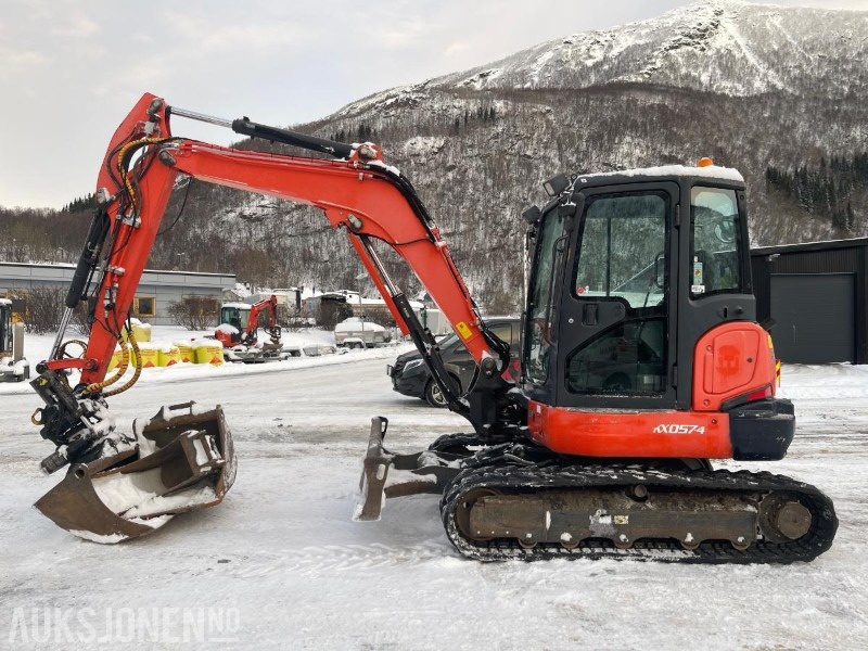 2012 Kubota KX057-4 Gravemaskin med tiltrotator, tre skuffer, kun 4408 timer - Minikuormaaja: kuva 2012 Kubota KX057-4 Gravemaskin med tiltrotator, tre skuffer, kun 4408 timer - Minikuormaaja 2012 Kubota KX057-4 Gravemaskin med tiltrotator, tre skuffer, kun 4408 timer - Minikuormaaja: kuva 2012 Kubota KX057-4 Gravemaskin med tiltrotator, tre skuffer, kun 4408 timer - Minikuormaaja