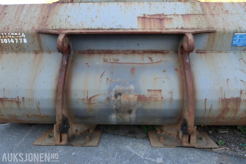 2012 Volvo Skuffe til hjullaster - L90 - 2600 liter - Pyöräkuormaaja: kuva 2012 Volvo Skuffe til hjullaster - L90 - 2600 liter - Pyöräkuormaaja 2012 Volvo Skuffe til hjullaster - L90 - 2600 liter - Pyöräkuormaaja: kuva 2012 Volvo Skuffe til hjullaster - L90 - 2600 liter - Pyöräkuormaaja