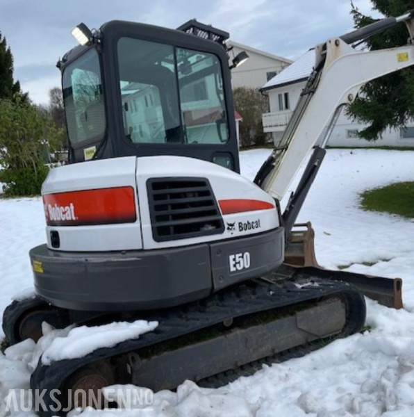 2014 Bobcat E50 5 tonns graver med to skuffer, S40 hurtigfeste og nye gummibelter. - Kaivuri: kuva 2014 Bobcat E50 5 tonns graver med to skuffer, S40 hurtigfeste og nye gummibelter. - Kaivuri 2014 Bobcat E50 5 tonns graver med to skuffer, S40 hurtigfeste og nye gummibelter. - Kaivuri: kuva 2014 Bobcat E50 5 tonns graver med to skuffer, S40 hurtigfeste og nye gummibelter. - Kaivuri