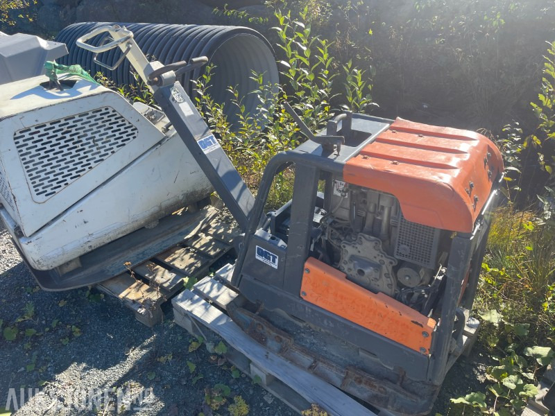 2015 Supra vibroplate - Hoppetusse med Hatz dieselmotor – Reversibel - Jyrä: kuva 2015 Supra vibroplate - Hoppetusse med Hatz dieselmotor – Reversibel - Jyrä 2015 Supra vibroplate - Hoppetusse med Hatz dieselmotor – Reversibel - Jyrä: kuva 2015 Supra vibroplate - Hoppetusse med Hatz dieselmotor – Reversibel - Jyrä