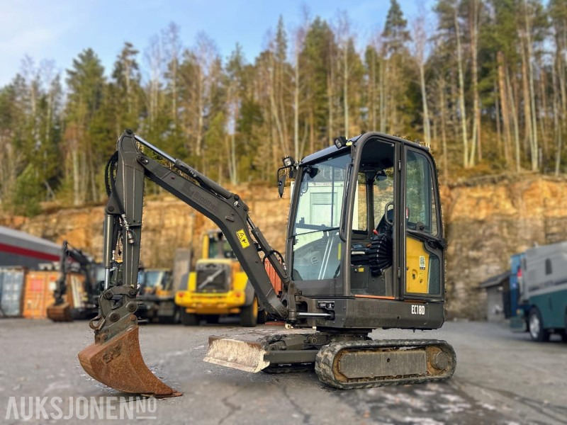 2017 VOLVO EC18D MINIGRAVER 1790 KG SMP GRAVESKUFFE 2358 TIMER - Minikuormaaja: kuva 2017 VOLVO EC18D MINIGRAVER 1790 KG SMP GRAVESKUFFE 2358 TIMER - Minikuormaaja 2017 VOLVO EC18D MINIGRAVER 1790 KG SMP GRAVESKUFFE 2358 TIMER - Minikuormaaja: kuva 2017 VOLVO EC18D MINIGRAVER 1790 KG SMP GRAVESKUFFE 2358 TIMER - Minikuormaaja