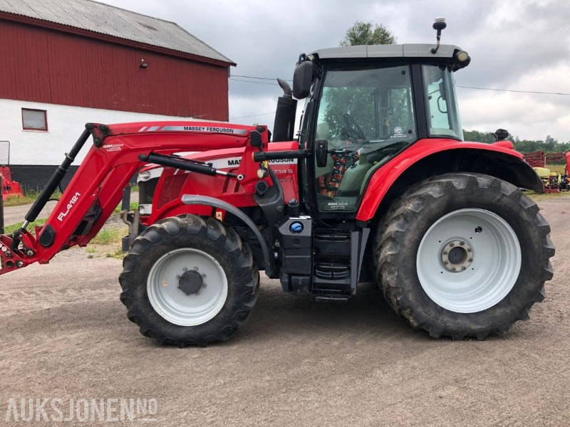 2018 Massey Ferguson MF6714S traktor - Elektronisk hydraulikk - Festejern/Sentral - Fjærende foraksel - Klimaanlegg - Traktori: kuva 2018 Massey Ferguson MF6714S traktor - Elektronisk hydraulikk - Festejern/Sentral - Fjærende foraksel - Klimaanlegg - Traktori 2018 Massey Ferguson MF6714S traktor - Elektronisk hydraulikk - Festejern/Sentral - Fjærende foraksel - Klimaanlegg - Traktori: kuva 2018 Massey Ferguson MF6714S traktor - Elektronisk hydraulikk - Festejern/Sentral - Fjærende foraksel - Klimaanlegg - Traktori