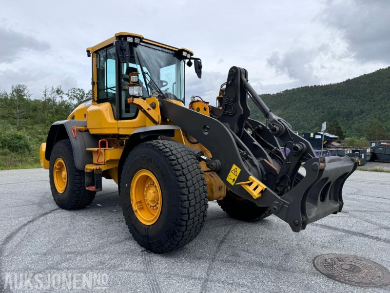 2018 Volvo L90H Hjullaster - Sentralsmøring - Hydraulisk redskapslås - Tilleggshydraulikk - Sertifiseres før salg - Pyöräkuormaaja: kuva 2018 Volvo L90H Hjullaster - Sentralsmøring - Hydraulisk redskapslås - Tilleggshydraulikk - Sertifiseres før salg - Pyöräkuormaaja 2018 Volvo L90H Hjullaster - Sentralsmøring - Hydraulisk redskapslås - Tilleggshydraulikk - Sertifiseres før salg - Pyöräkuormaaja: kuva 2018 Volvo L90H Hjullaster - Sentralsmøring - Hydraulisk redskapslås - Tilleggshydraulikk - Sertifiseres før salg - Pyöräkuormaaja