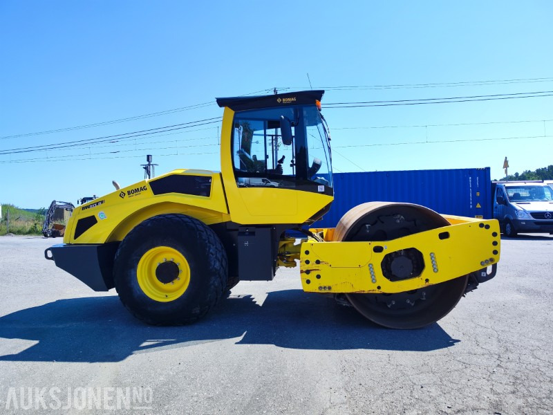 2021 Bomag 213D-5 Valsetog - KUN 572 TIMER - Jyrä: kuva 2021 Bomag 213D-5 Valsetog - KUN 572 TIMER - Jyrä 2021 Bomag 213D-5 Valsetog - KUN 572 TIMER - Jyrä: kuva 2021 Bomag 213D-5 Valsetog - KUN 572 TIMER - Jyrä