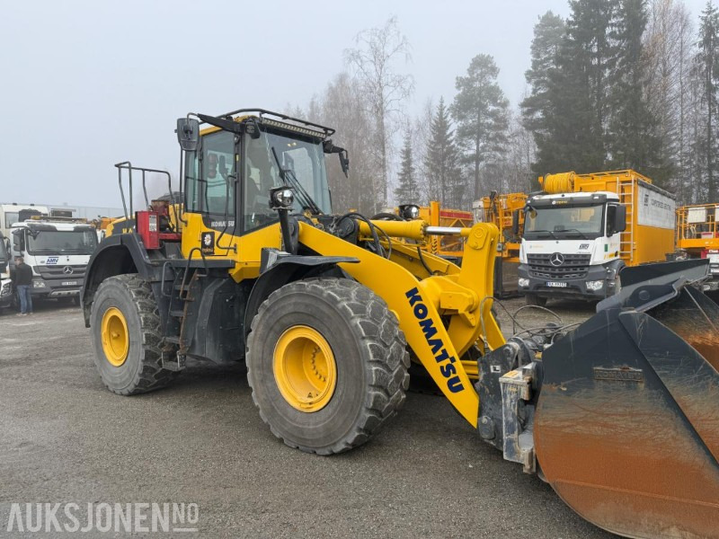 2022 Komatsu WA380-8E0 hjullaster – 2 150,9 timer, Hydr. pallegaffel og skuffe - Pyöräkuormaaja: kuva  2022 Komatsu WA380-8E0 hjullaster – 2 150,9 timer, Hydr. pallegaffel og skuffe - Pyöräkuormaaja 2022 Komatsu WA380-8E0 hjullaster – 2 150,9 timer, Hydr. pallegaffel og skuffe - Pyöräkuormaaja: kuva  2022 Komatsu WA380-8E0 hjullaster – 2 150,9 timer, Hydr. pallegaffel og skuffe - Pyöräkuormaaja