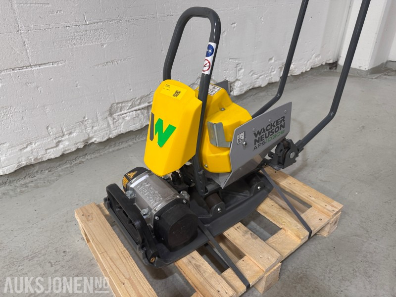 2022 Wacker Neuson APS1030e - 50 KG EL VIBROPLATE - Jyrä: kuva 2022 Wacker Neuson APS1030e - 50 KG EL VIBROPLATE - Jyrä 2022 Wacker Neuson APS1030e - 50 KG EL VIBROPLATE - Jyrä: kuva 2022 Wacker Neuson APS1030e - 50 KG EL VIBROPLATE - Jyrä