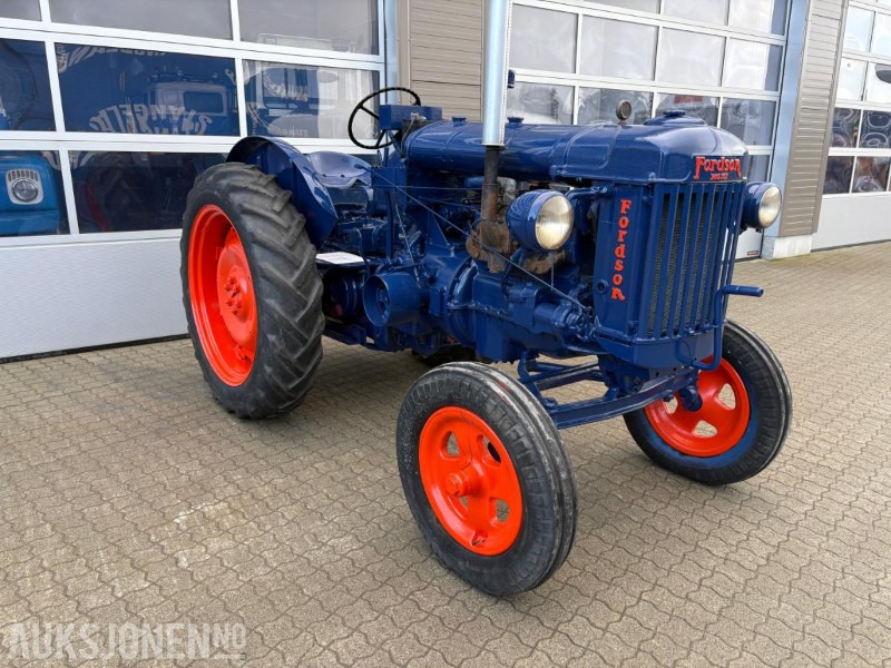 Ford Fordson-Stegamajor E27N - Traktori: kuva Ford Fordson-Stegamajor E27N - Traktori Ford Fordson-Stegamajor E27N - Traktori: kuva Ford Fordson-Stegamajor E27N - Traktori