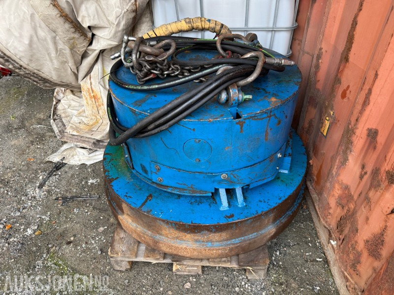 Hydraulisk magnet - Diameter på plate 125 cm - Rakennustarvikkeet: kuva Hydraulisk magnet - Diameter på plate 125 cm - Rakennustarvikkeet Hydraulisk magnet - Diameter på plate 125 cm - Rakennustarvikkeet: kuva Hydraulisk magnet - Diameter på plate 125 cm - Rakennustarvikkeet