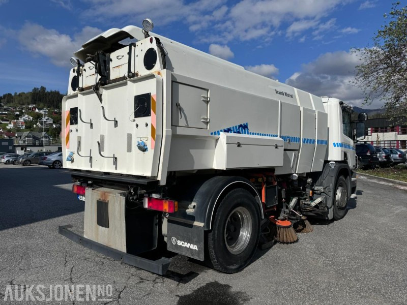 2006 Scania P340 DB - 4X2 - HNA Feiebil - Gått kun 99.688 km - Kunnallis-/ Erikoisajoneuvot: kuva 2006 Scania P340 DB - 4X2 - HNA Feiebil - Gått kun 99.688 km - Kunnallis-/ Erikoisajoneuvot 2006 Scania P340 DB - 4X2 - HNA Feiebil - Gått kun 99.688 km - Kunnallis-/ Erikoisajoneuvot: kuva 2006 Scania P340 DB - 4X2 - HNA Feiebil - Gått kun 99.688 km - Kunnallis-/ Erikoisajoneuvot