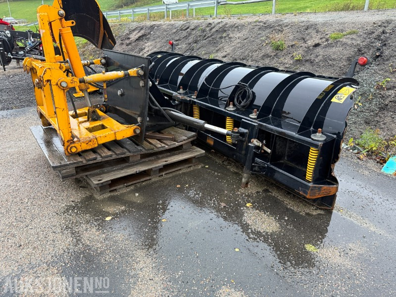 Gradmeko Plog med Markeringslys, Paralellogram og Fjærbelastet slitestål - Kuorma-auto: kuva Gradmeko Plog med Markeringslys, Paralellogram og Fjærbelastet slitestål - Kuorma-auto Gradmeko Plog med Markeringslys, Paralellogram og Fjærbelastet slitestål - Kuorma-auto: kuva Gradmeko Plog med Markeringslys, Paralellogram og Fjærbelastet slitestål - Kuorma-auto