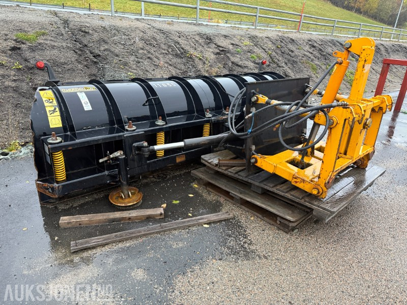 Gradmeko Plog med Markeringslys, Paralellogram og Fjærbelastet slitestål - Kuorma-auto: kuva Gradmeko Plog med Markeringslys, Paralellogram og Fjærbelastet slitestål - Kuorma-auto Gradmeko Plog med Markeringslys, Paralellogram og Fjærbelastet slitestål - Kuorma-auto: kuva Gradmeko Plog med Markeringslys, Paralellogram og Fjærbelastet slitestål - Kuorma-auto