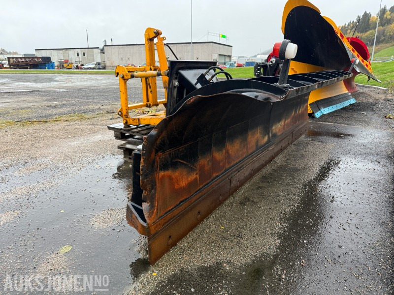 Gradmeko Plog med Markeringslys, Paralellogram og Fjærbelastet slitestål - Kuorma-auto: kuva Gradmeko Plog med Markeringslys, Paralellogram og Fjærbelastet slitestål - Kuorma-auto Gradmeko Plog med Markeringslys, Paralellogram og Fjærbelastet slitestål - Kuorma-auto: kuva Gradmeko Plog med Markeringslys, Paralellogram og Fjærbelastet slitestål - Kuorma-auto