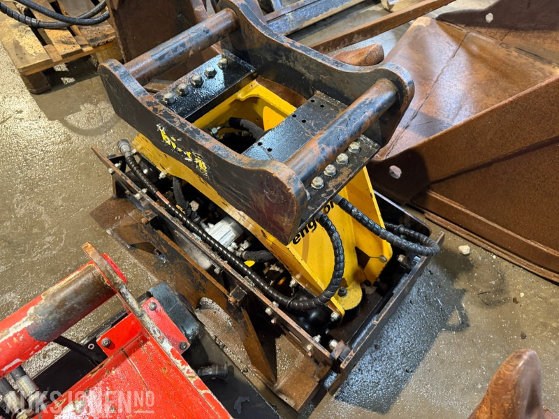 2015 Engcon hydraulisk vibroplate – S60 - robust komprimeringsutstyr for gravemaskin - Lisälaitteet - Rakennuskoneet: kuva 2015 Engcon hydraulisk vibroplate – S60 - robust komprimeringsutstyr for gravemaskin - Lisälaitteet - Rakennuskoneet 2015 Engcon hydraulisk vibroplate – S60 - robust komprimeringsutstyr for gravemaskin - Lisälaitteet - Rakennuskoneet: kuva 2015 Engcon hydraulisk vibroplate – S60 - robust komprimeringsutstyr for gravemaskin - Lisälaitteet - Rakennuskoneet