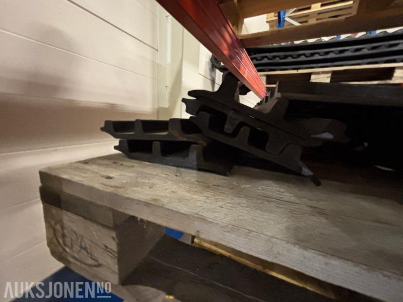 Belteplater Volvo EC210 - Lisälaitteet - Rakennuskoneet: kuva Belteplater Volvo EC210 - Lisälaitteet - Rakennuskoneet Belteplater Volvo EC210 - Lisälaitteet - Rakennuskoneet: kuva Belteplater Volvo EC210 - Lisälaitteet - Rakennuskoneet