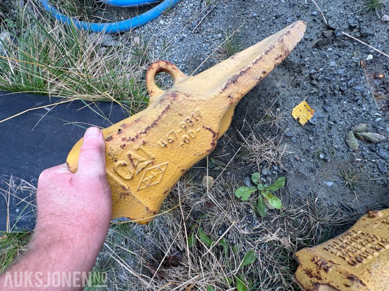 Cat graveskuffetenner til gravemaskin og/eller hjullaster - Lisälaitteet - Rakennuskoneet: kuva Cat graveskuffetenner til gravemaskin og/eller hjullaster - Lisälaitteet - Rakennuskoneet Cat graveskuffetenner til gravemaskin og/eller hjullaster - Lisälaitteet - Rakennuskoneet: kuva Cat graveskuffetenner til gravemaskin og/eller hjullaster - Lisälaitteet - Rakennuskoneet