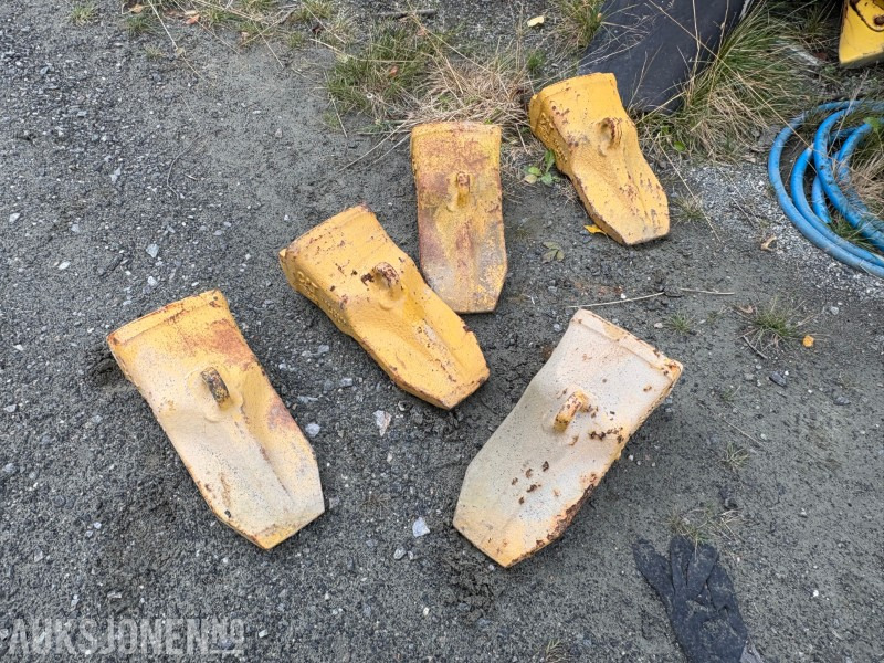 Cat graveskuffetenner til gravemaskin og/eller hjullaster - Lisälaitteet - Rakennuskoneet: kuva Cat graveskuffetenner til gravemaskin og/eller hjullaster - Lisälaitteet - Rakennuskoneet Cat graveskuffetenner til gravemaskin og/eller hjullaster - Lisälaitteet - Rakennuskoneet: kuva Cat graveskuffetenner til gravemaskin og/eller hjullaster - Lisälaitteet - Rakennuskoneet