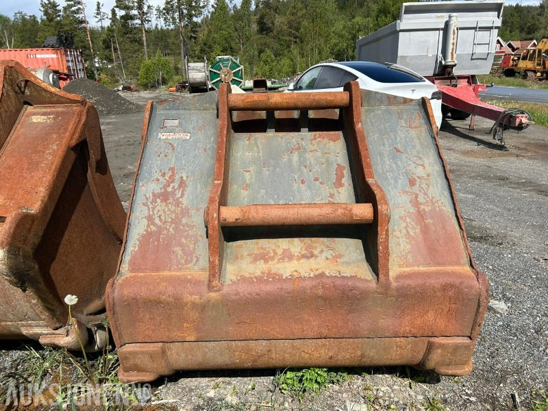 Gjerstad HD Graveskuffe – 2200L – G90 - Lisälaitteet - Rakennuskoneet: kuva Gjerstad HD Graveskuffe – 2200L – G90 - Lisälaitteet - Rakennuskoneet Gjerstad HD Graveskuffe – 2200L – G90 - Lisälaitteet - Rakennuskoneet: kuva Gjerstad HD Graveskuffe – 2200L – G90 - Lisälaitteet - Rakennuskoneet