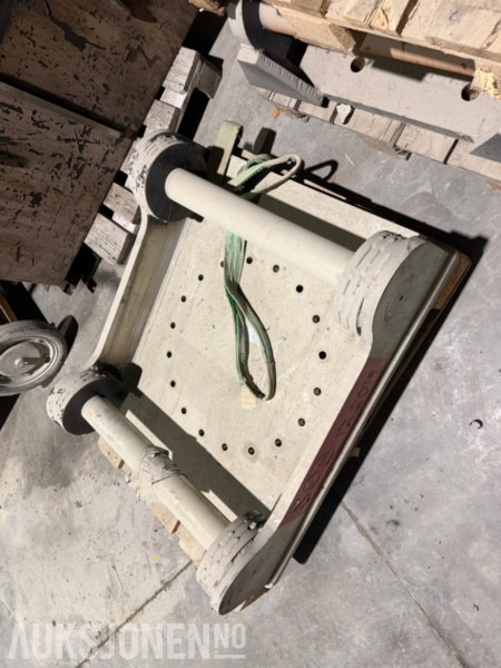 S90 grind / Adapterplate for gravemaskin - Lisälaitteet - Rakennuskoneet: kuva S90 grind / Adapterplate for gravemaskin - Lisälaitteet - Rakennuskoneet S90 grind / Adapterplate for gravemaskin - Lisälaitteet - Rakennuskoneet: kuva S90 grind / Adapterplate for gravemaskin - Lisälaitteet - Rakennuskoneet