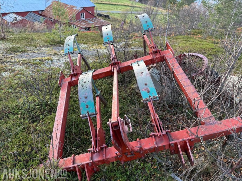 2002 Kverneland Kultivator - 5 Tinder - Maatalouskoneet: kuva  2002 Kverneland Kultivator - 5 Tinder - Maatalouskoneet 2002 Kverneland Kultivator - 5 Tinder - Maatalouskoneet: kuva  2002 Kverneland Kultivator - 5 Tinder - Maatalouskoneet