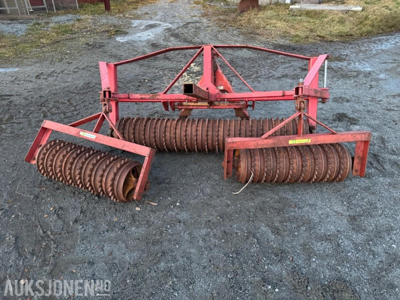 Åker rulle til traktor - Maatalouskoneet: kuva  Åker rulle til traktor - Maatalouskoneet Åker rulle til traktor - Maatalouskoneet: kuva  Åker rulle til traktor - Maatalouskoneet