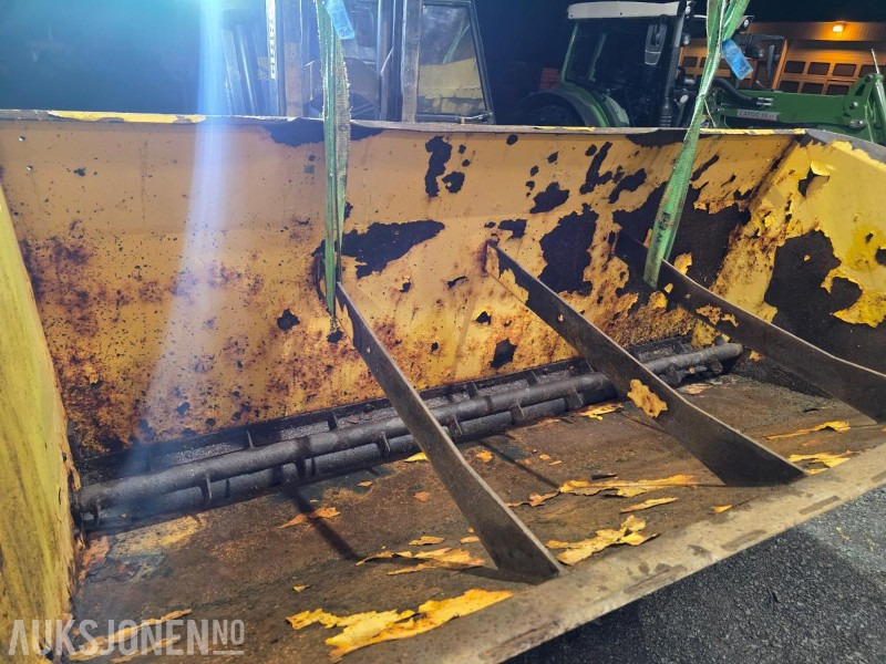 Dalen strøkasse 2034 W 1500 Liter - Maatalouskoneet: kuva Dalen strøkasse 2034 W 1500 Liter - Maatalouskoneet Dalen strøkasse 2034 W 1500 Liter - Maatalouskoneet: kuva Dalen strøkasse 2034 W 1500 Liter - Maatalouskoneet