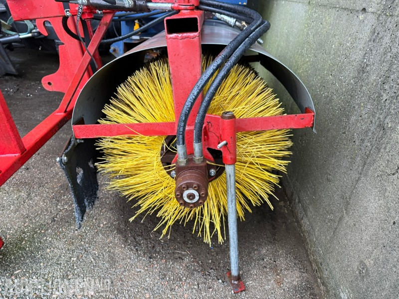 Hydraulisk feiekost til traktor / hjullaster - Maatalouskoneet: kuva Hydraulisk feiekost til traktor / hjullaster - Maatalouskoneet Hydraulisk feiekost til traktor / hjullaster - Maatalouskoneet: kuva Hydraulisk feiekost til traktor / hjullaster - Maatalouskoneet