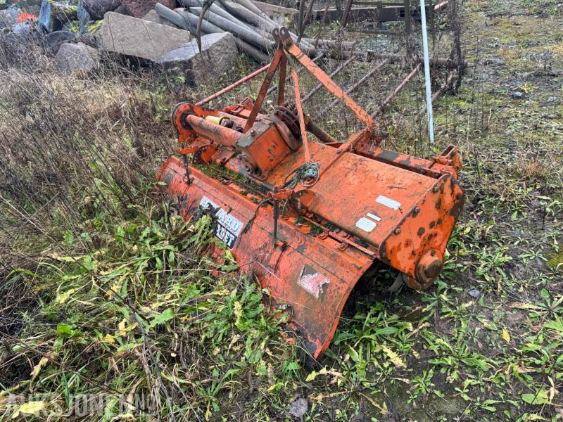 Jordfres til traktor - Maatalouskoneet: kuva Jordfres til traktor - Maatalouskoneet Jordfres til traktor - Maatalouskoneet: kuva Jordfres til traktor - Maatalouskoneet