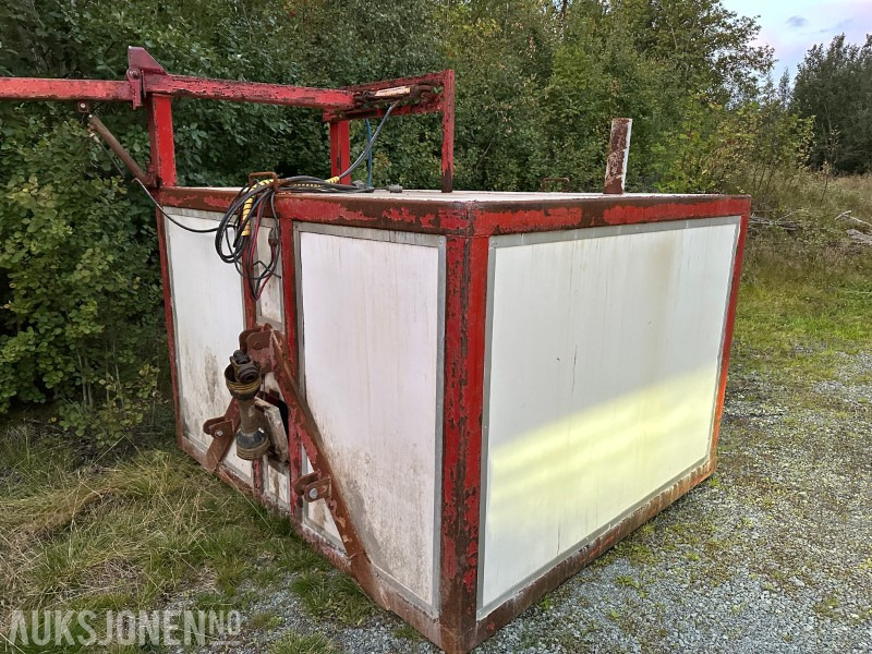 Kent Skiltvasker til traktor - Maatalouskoneet: kuva Kent Skiltvasker til traktor - Maatalouskoneet Kent Skiltvasker til traktor - Maatalouskoneet: kuva Kent Skiltvasker til traktor - Maatalouskoneet