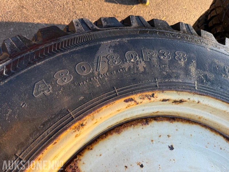 Nokian vinterdekk med pigg til traktor - Maatalouskoneet: kuva Nokian vinterdekk med pigg til traktor - Maatalouskoneet Nokian vinterdekk med pigg til traktor - Maatalouskoneet: kuva Nokian vinterdekk med pigg til traktor - Maatalouskoneet