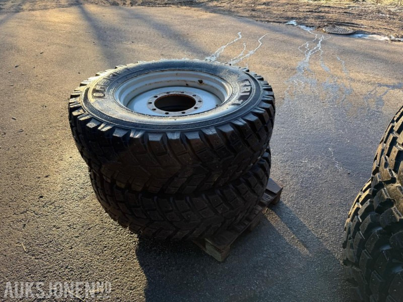 Nokian vinterdekk med pigg til traktor - Maatalouskoneet: kuva Nokian vinterdekk med pigg til traktor - Maatalouskoneet Nokian vinterdekk med pigg til traktor - Maatalouskoneet: kuva Nokian vinterdekk med pigg til traktor - Maatalouskoneet
