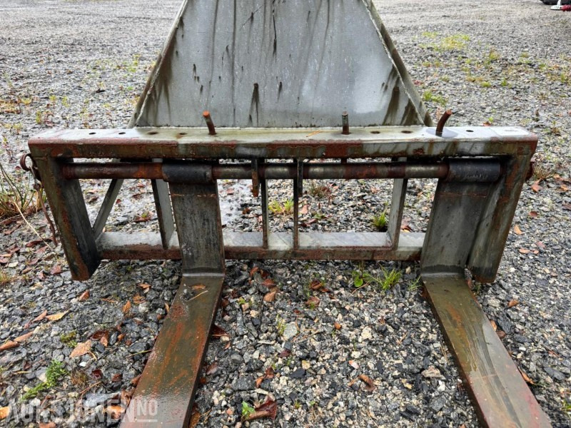 Pallegaffel med triangelfeste Pallegaffel med triangelfeste - Maatalouskoneet: kuva Pallegaffel med triangelfeste Pallegaffel med triangelfeste - Maatalouskoneet Pallegaffel med triangelfeste Pallegaffel med triangelfeste - Maatalouskoneet: kuva Pallegaffel med triangelfeste Pallegaffel med triangelfeste - Maatalouskoneet